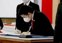 TANDA TANGANI BERITA ACARA PELANTIKAN PEJABAT