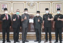 PEMKOT SINGKAWANG SAMPAIKAN TIGA RAPERDA KE DPRD