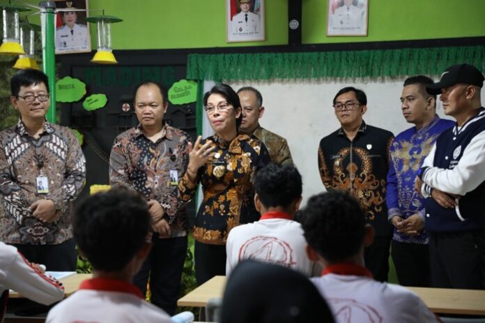 09A799D3-89C6-4F8C-B43A-69EE13040A1B