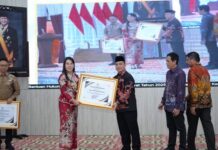 Wali Kota Singkawang Terima Penghargaan Kemenkumham, Komitmen Perkuat Posbankum hingga Kelurahan